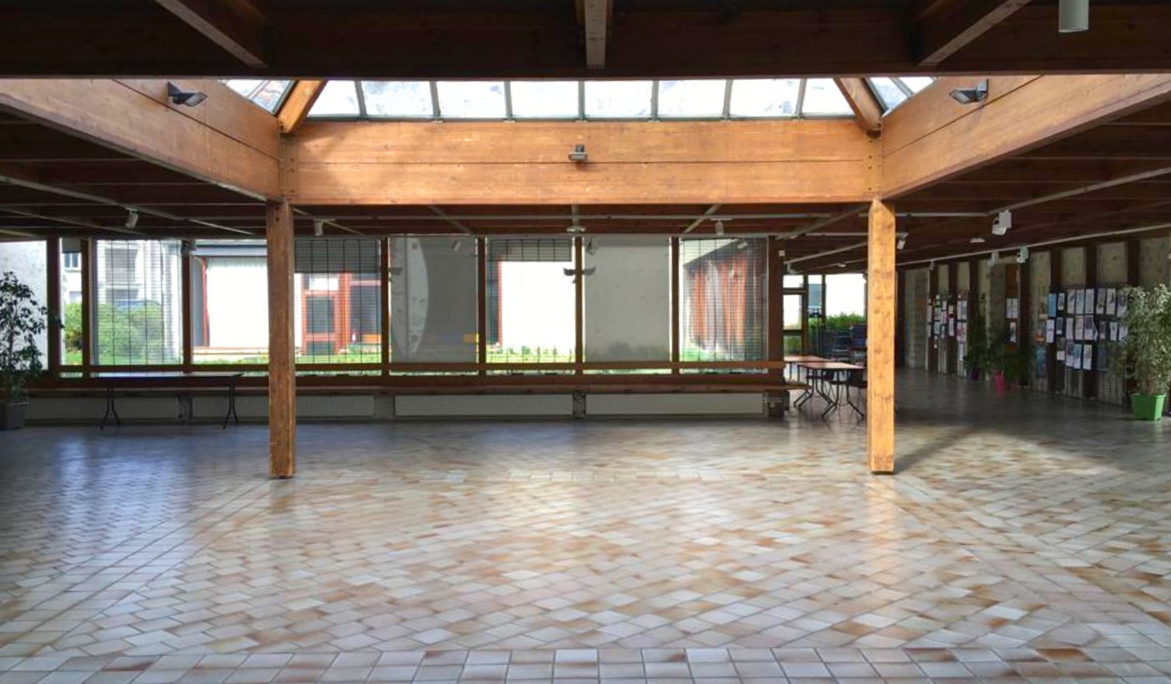 "avant" Allosaurus dans le hall de la Maison dans la Vallée à Avon