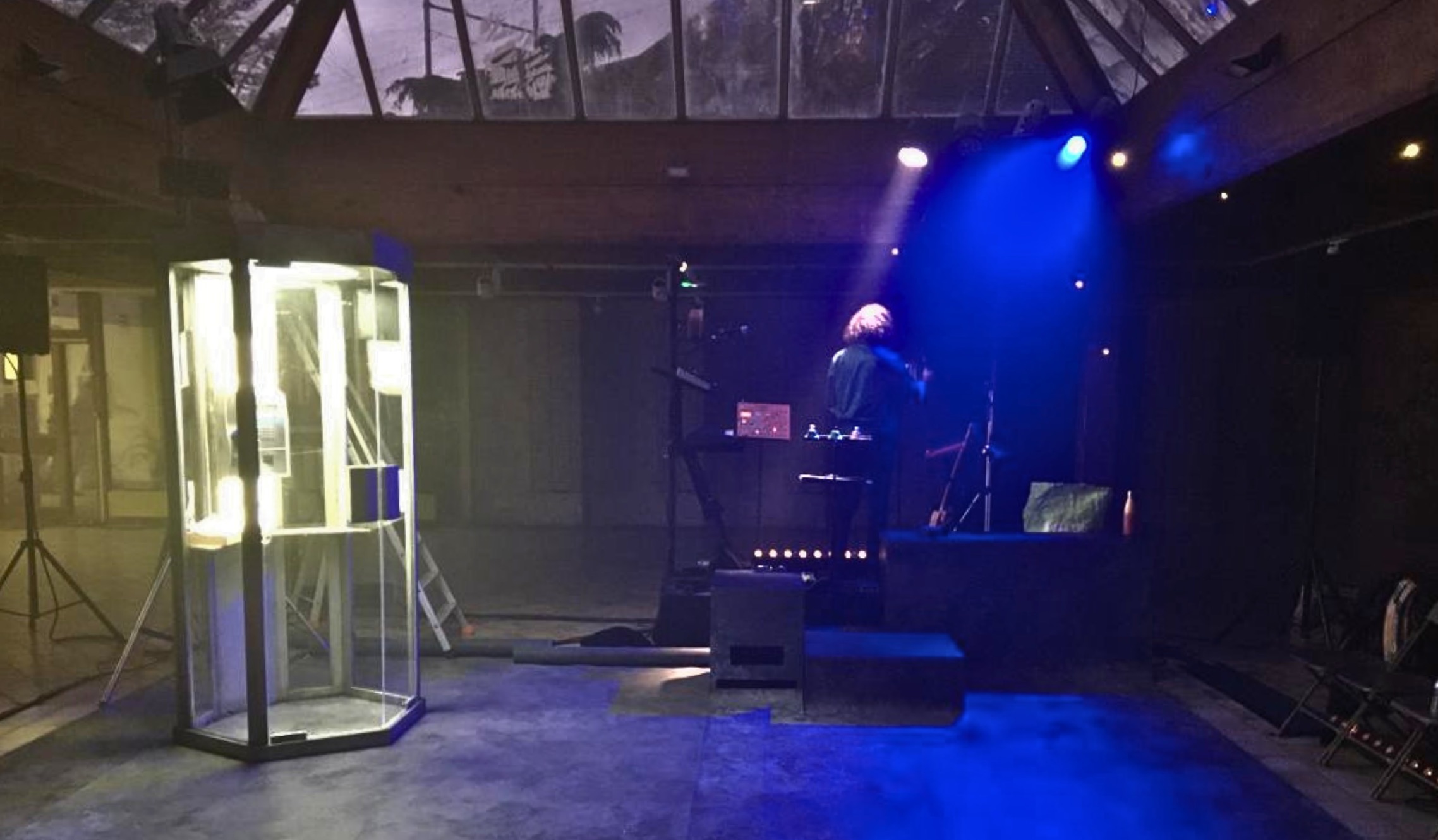 "après" Allosaurus dans le hall de la Maison dans la Vallée à Avon